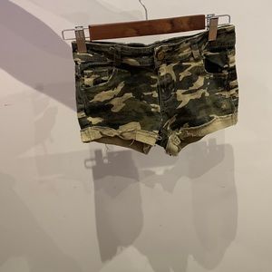 Cute camo shorts / army style pattern